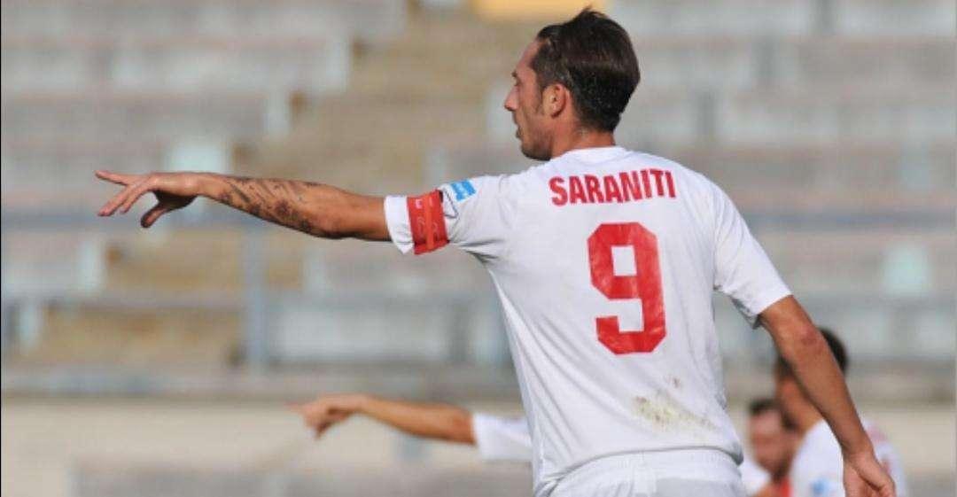 Una magia di Saraniti salva il Casarano: tra nervi e spettacolo, al "Fanuzzi" termina 1-1 