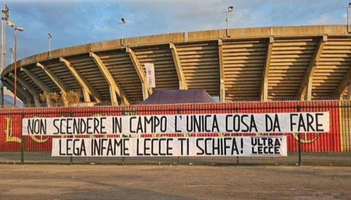 Lecce, il tifo organizzato contro la Lega: “Non bisogna scendere in campo”