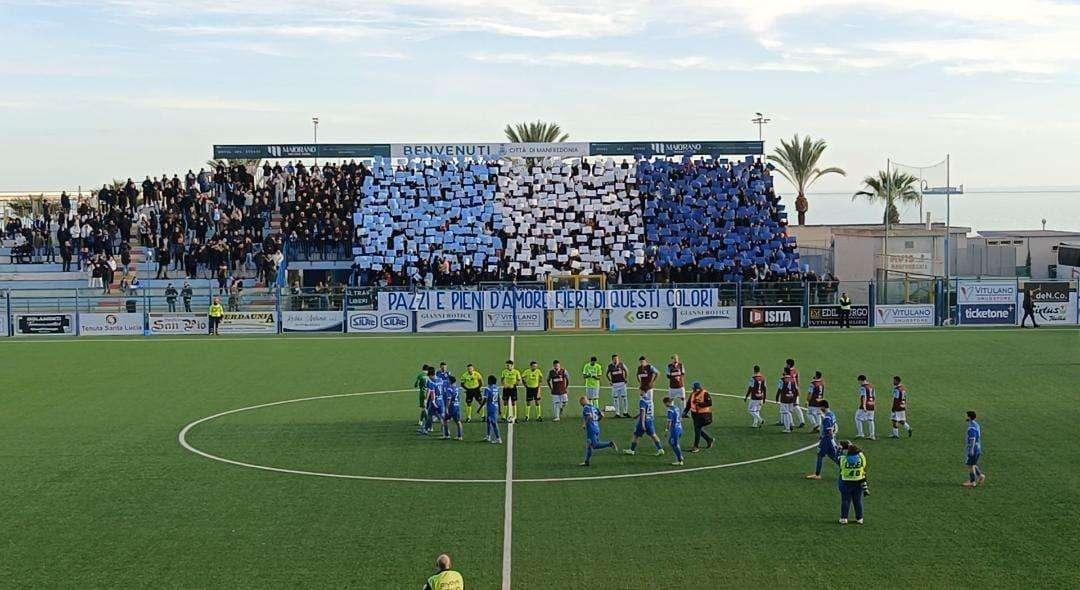 Manfredonia, cori durante il minuto di silenzio per il Papa: condanna del club e multa salata del Giudice Sportivo