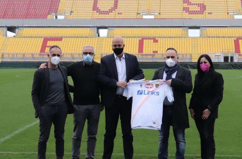 Lecce, contro Spal e Monza la maglia speciale con i nomi dei tifosi