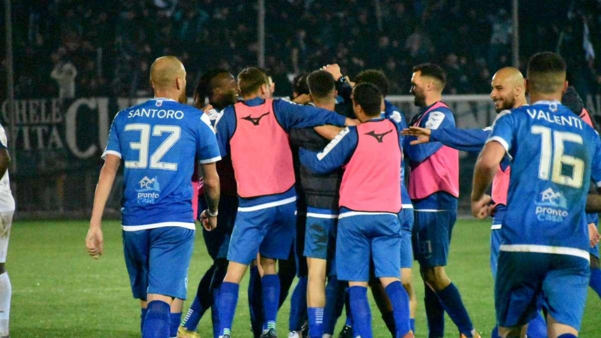 Il Brindisi è bello di notte: Opoola stende il Matera, al Fanuzzi termina 1-0