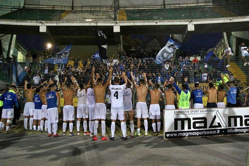 Bisceglie, Vanoli e la squadra tirano fuori il carattere. Tifosi, che spettacolo!