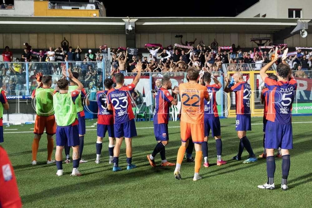 Taranto perfetto sotto la pioggia, il Palermo non può nulla: 3-1 allo Iacovone