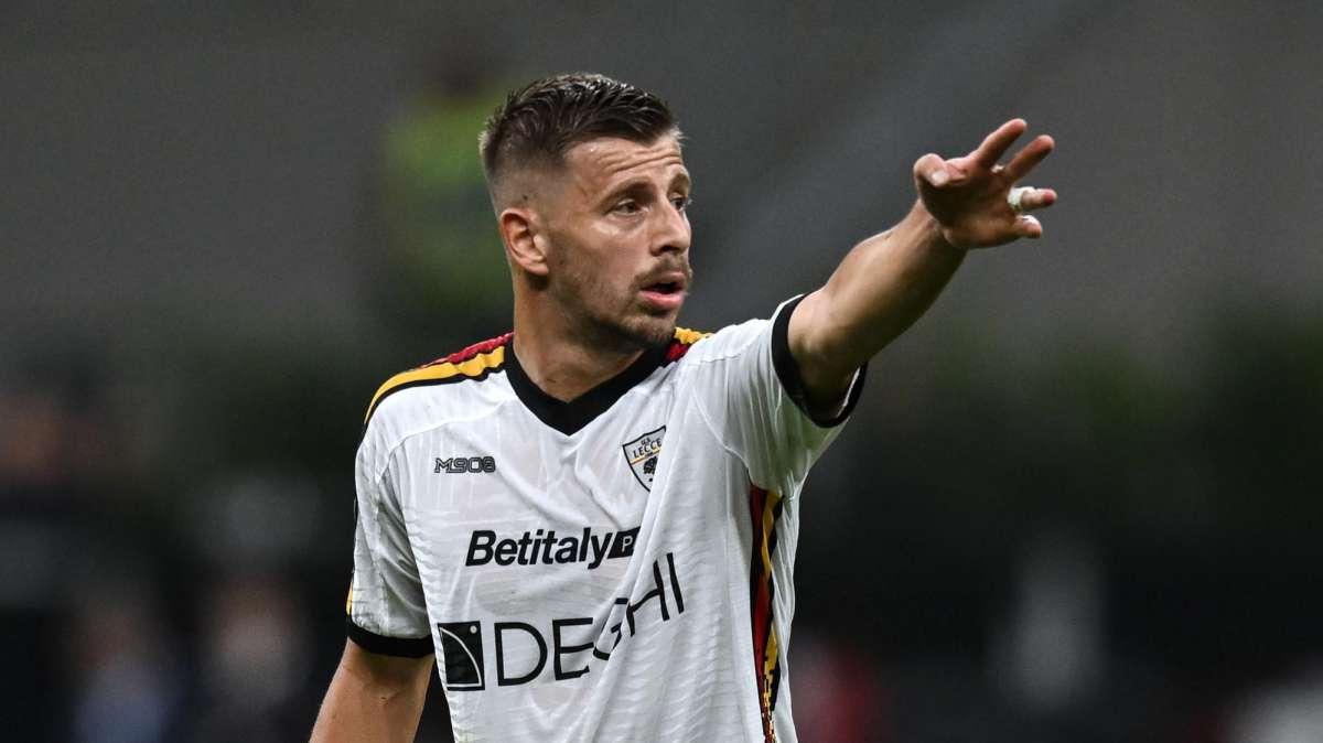 Lecce, Ramadani: “Dobbiamo darci una scossa, pensiamo alla gara contro l’Atalanta”
