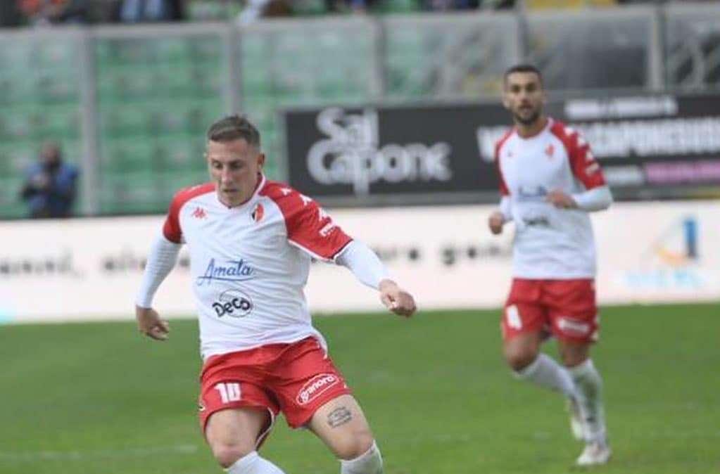 UFFICIALE - Bari, D'Errico passa al Crotone: ecco la formula