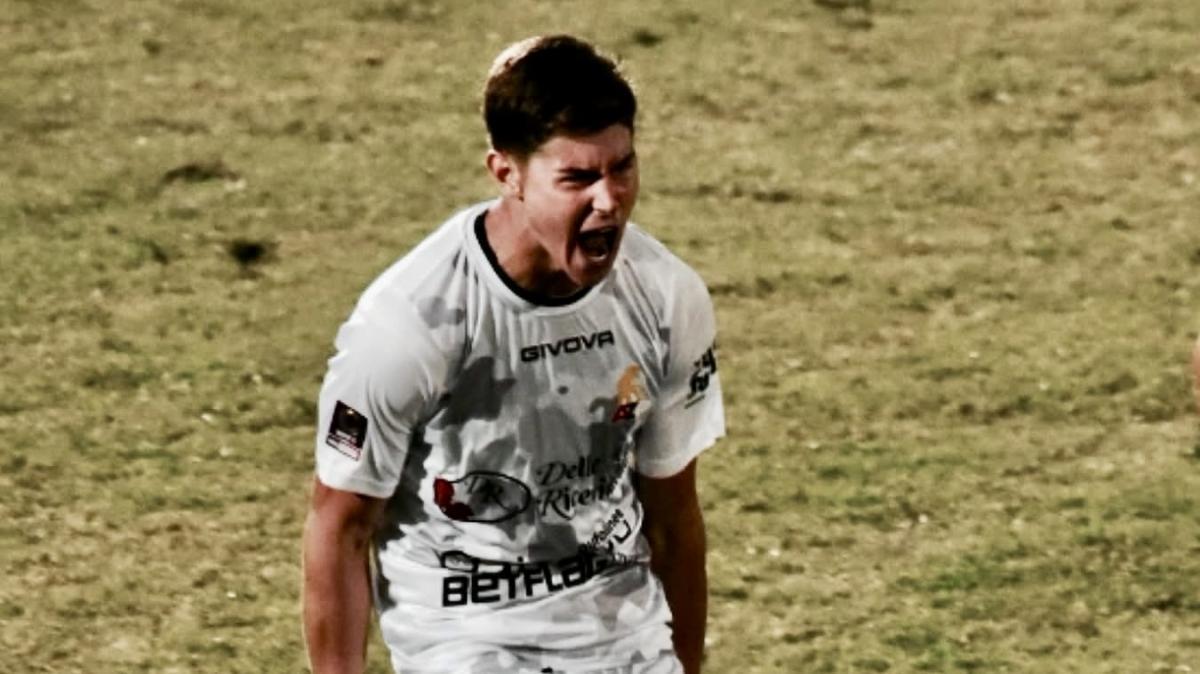 Casarano, in uscita l’attaccante Andrea Santarcangelo