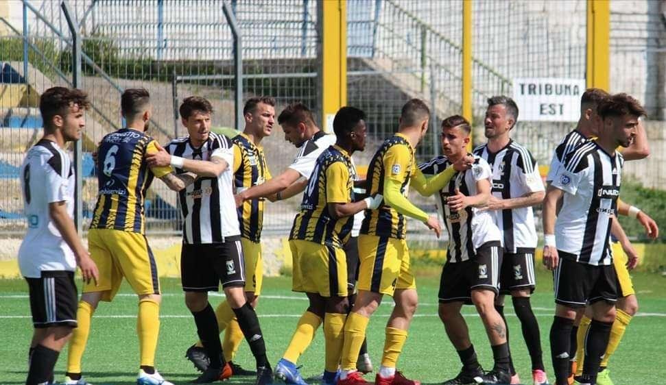 UFFICIALE - Gravina, riconfermato il difensore Romeo