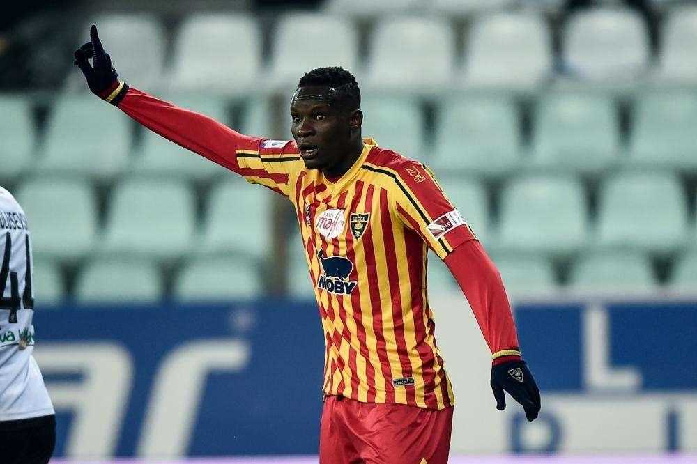 Lecce, oggi doppia seduta: tre calciatori si allenano a parte