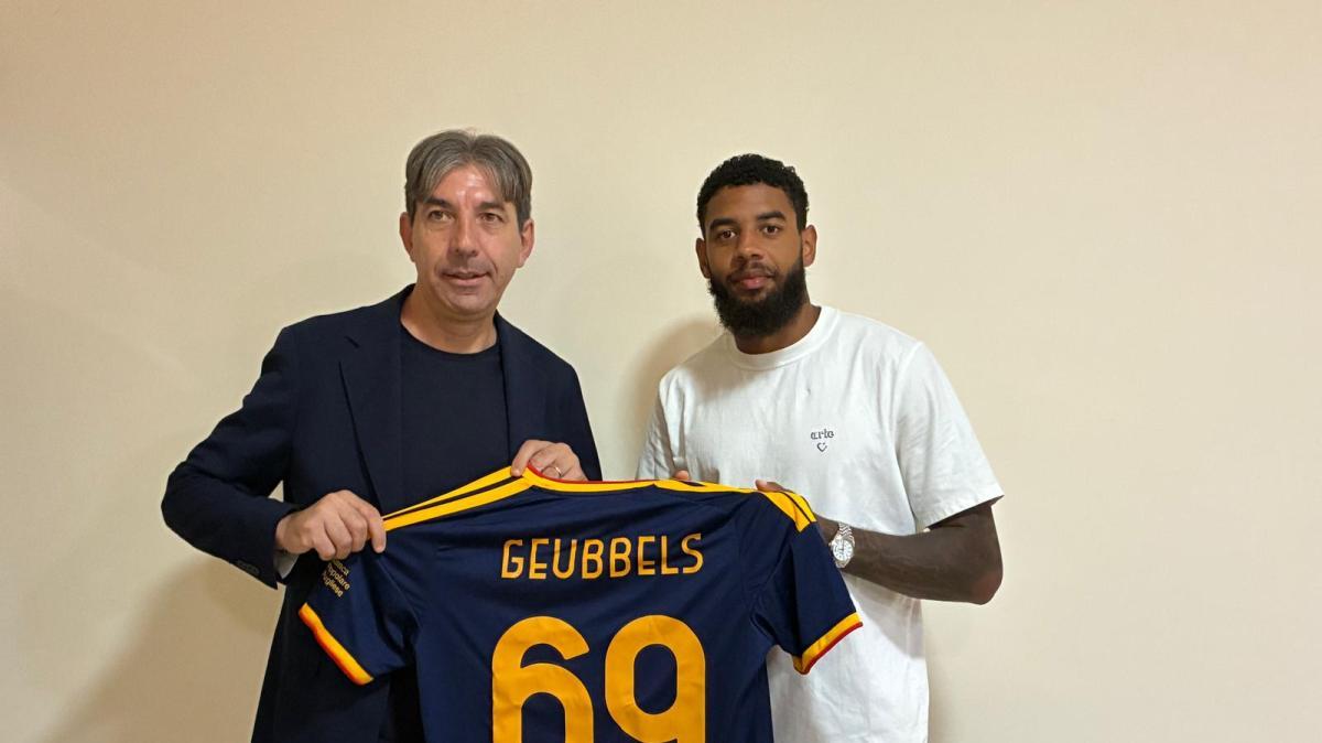 Lecce, presentato Geubbels: “Voglio segnare quanti più gol possibili”