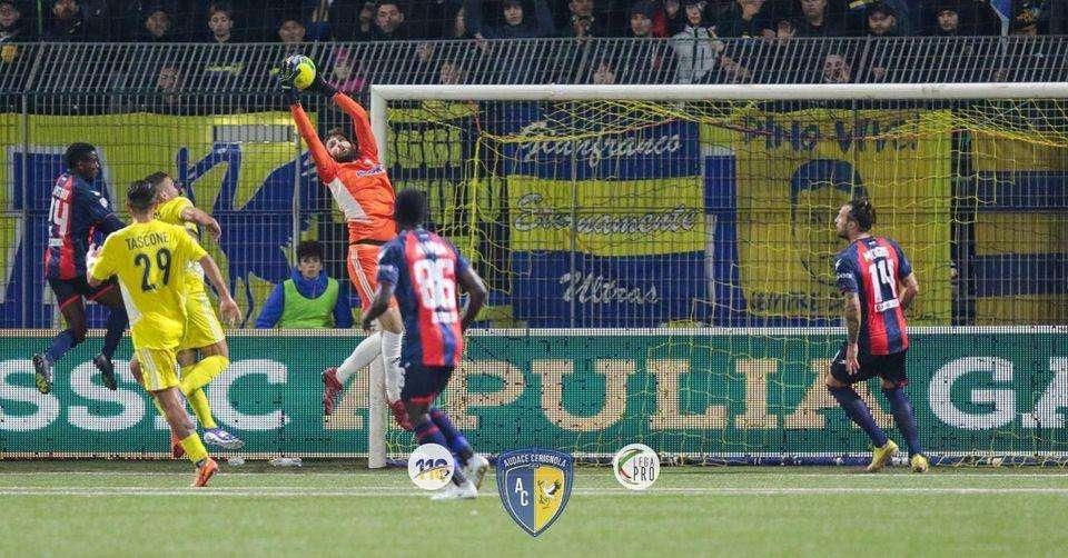 Il Cerignola cede ma esce a testa alta: il Crotone vince 0-1 