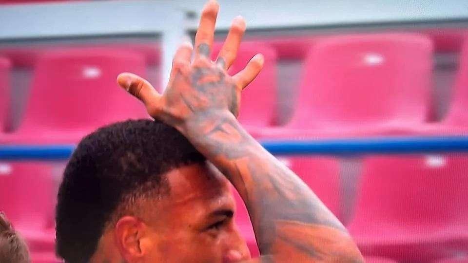 Lecce-Verona, l'ex Bari Folorunsho fa gol ed esulta mostrando la “cresta”