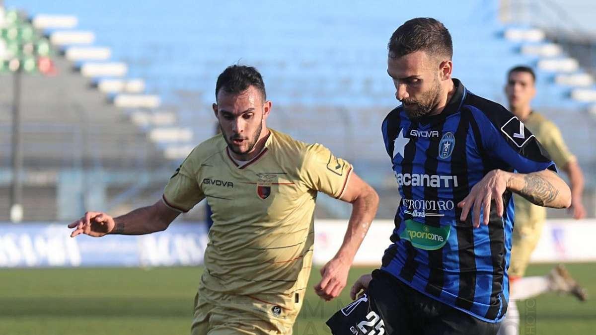 Le formazioni ufficiali di Bisceglie-Foggia: Tazza dal 1', Agostinone al posto di Di Jenno