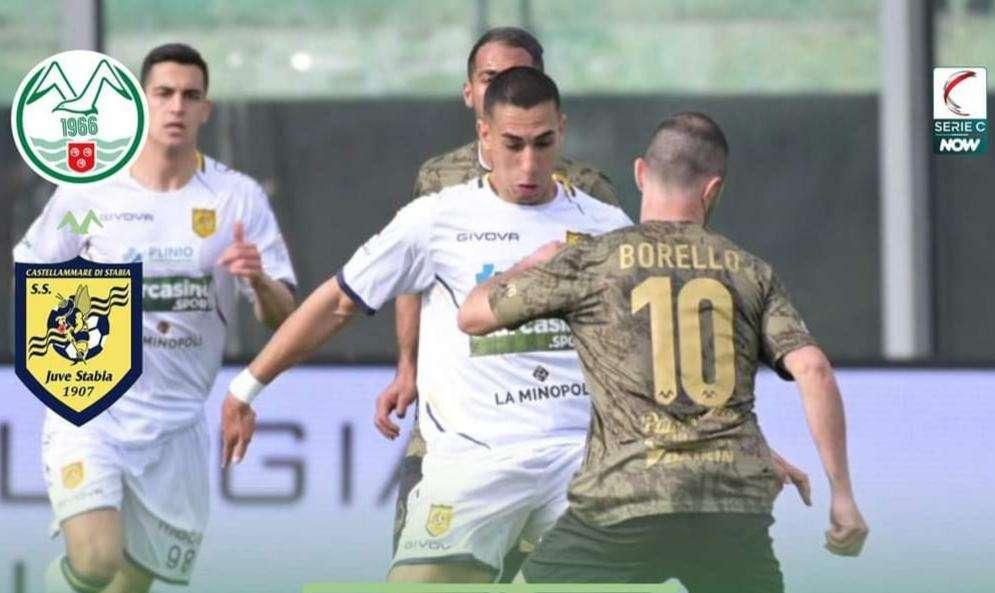 Monopoli-Juve Stabia 1-3, illusione e rimonta tra le polemiche. Due espulsi 