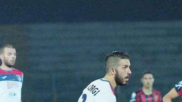 Il mercato a mezzanotte - Taranto, colpo Galdean a centrocampo. Foggia, oltre a Nicastro anche Falco? Bari, Marrone più una punta. Bisceglie, mercato in entrata chiuso. Fidelis, si lavora sulle uscite