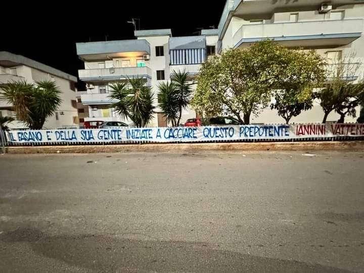 Fasano, il tifo organizzato presenta uno striscione contro Iannini