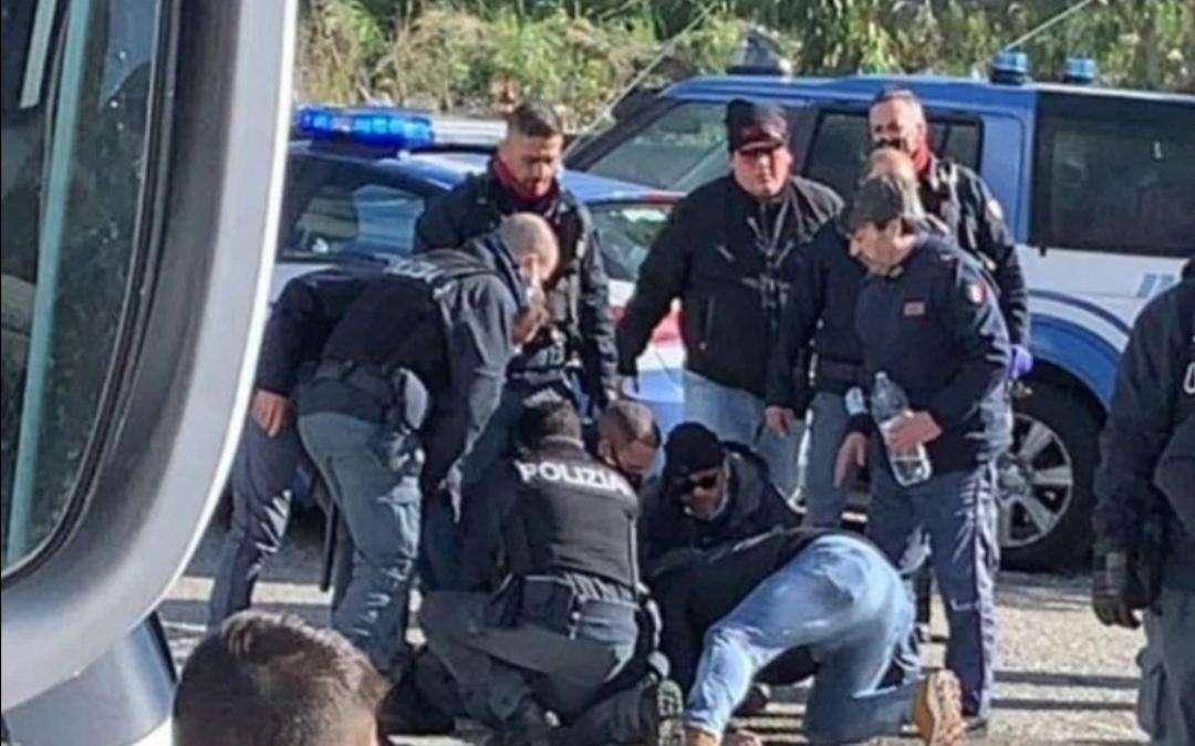 Catanzaro-Foggia, poliziotto colto da malore viene soccorso da ultras foggiani: atmosfera surreale al "Ceravolo"