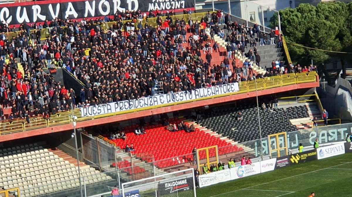 Foggia-Catanzaro, giudice sportivo: chiuse le curve dello 'Zaccheria'