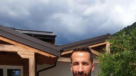 Bari, calciatori in campo con il lutto al braccio: segno di vicinanza a Di Cesare