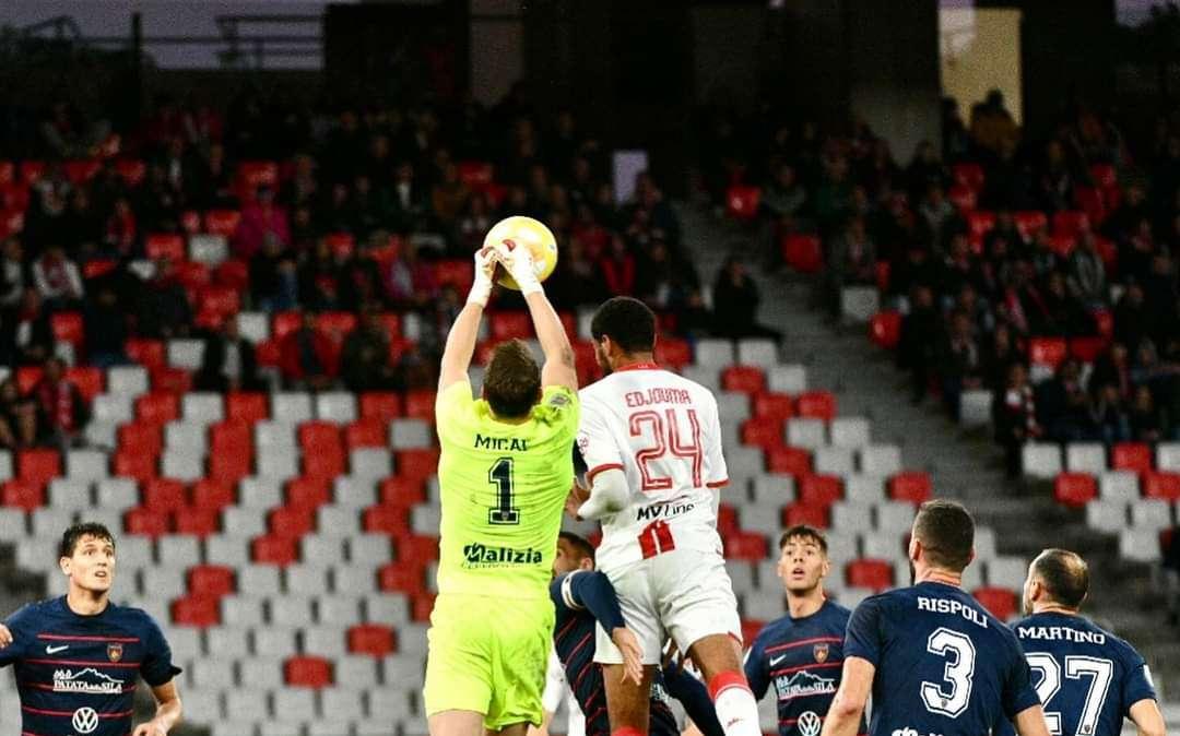 Bari-Cosenza 0-0: buoni primi 45', legno di Benali. Ma attacco ancora inoffensivo