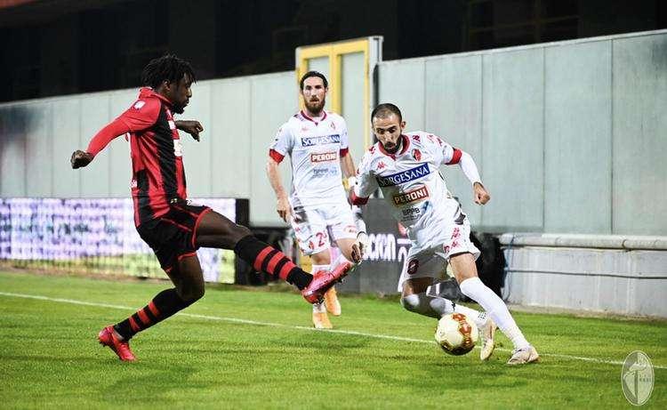 Un sabato da leoni: il Lecce per accorciare dalla vetta, due derby e un Bisceglie a caccia dell'impresa