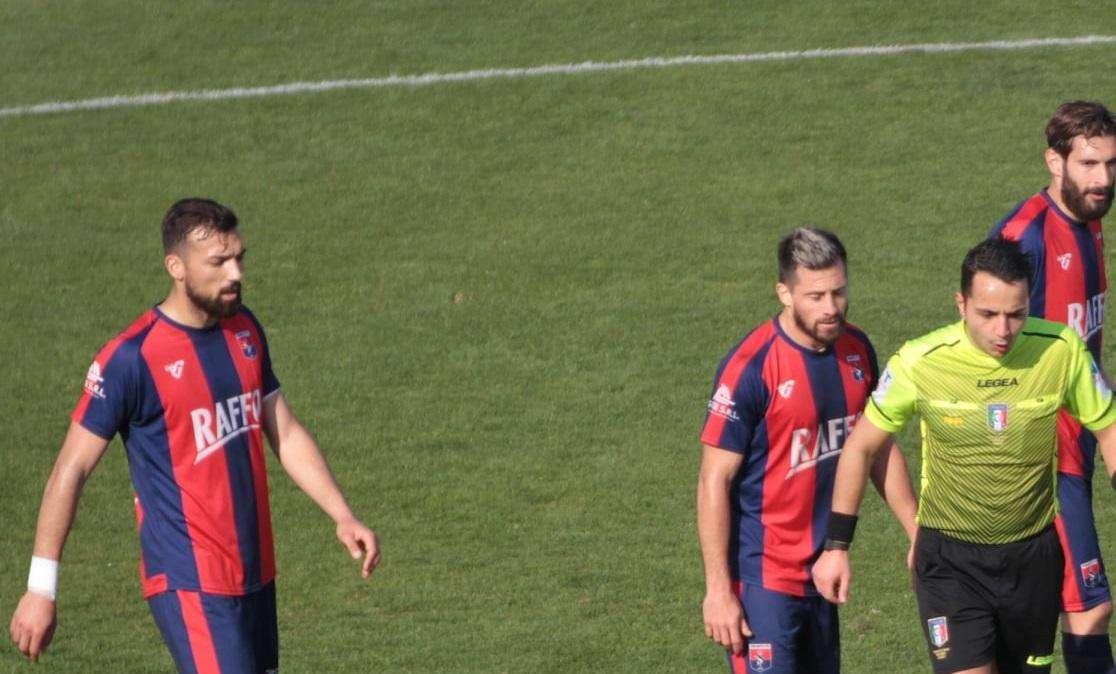 Taranto, pomeriggio da sogno: 0-3 a Sorrento e vetta (almeno) per una notte