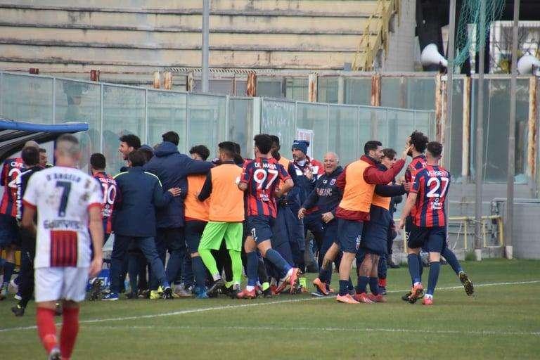Taranto, buone notizie: tornano negativi quattro calciatori