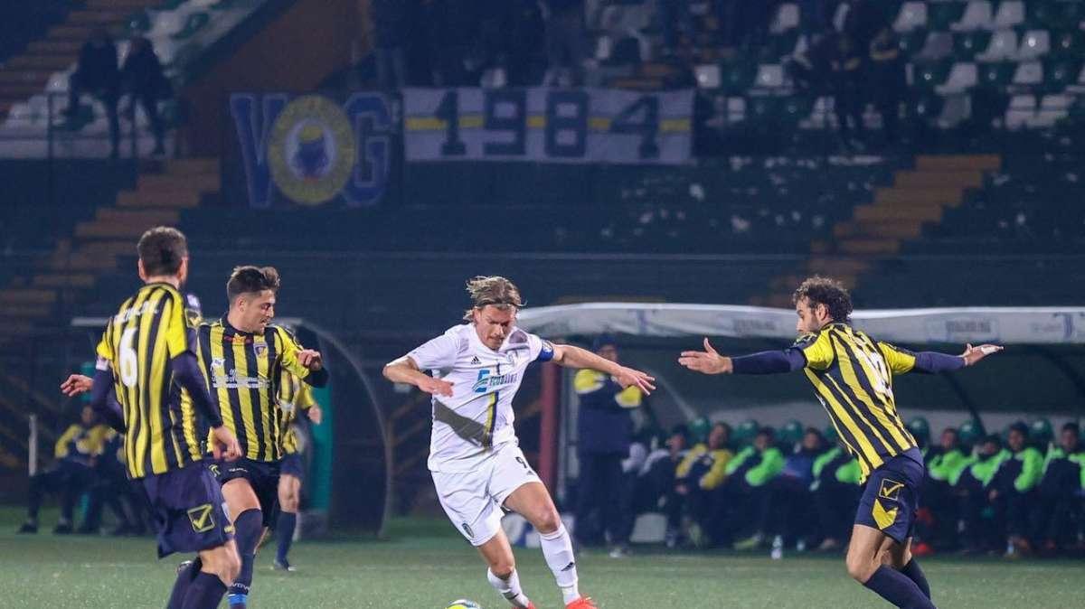 Cerignola, che beffa! Il Giugliano la riprende nel finale. Termina 1-1