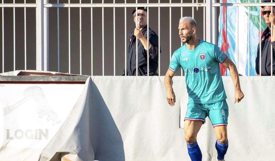 Casarano, lussazione ad un dito per Perez