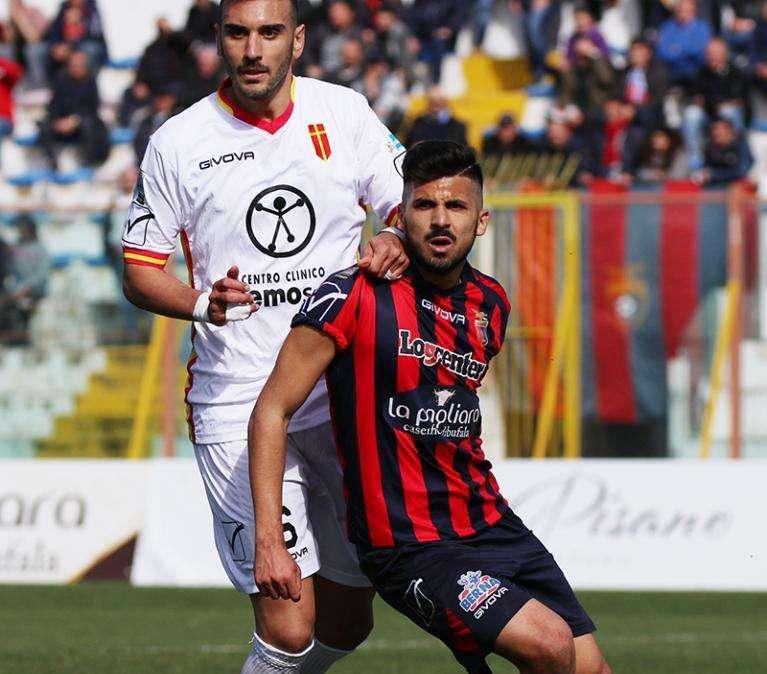 Il mercato a mezzanotte - Lecce, intoppo Babacar? Bari, ecco D'Ursi. Virtus, Sarao sblocca Perez. Monopoli-Bisceglie, altri colpi. Maccarrone al Foggia