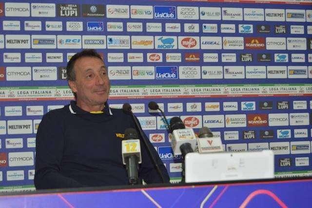 Lecce, avanti con Rizzo: confermata la fiducia al tecnico giallorosso