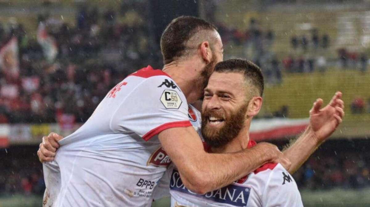 Bari, si prepara la coppia Antenucci-Simeri in avanti?