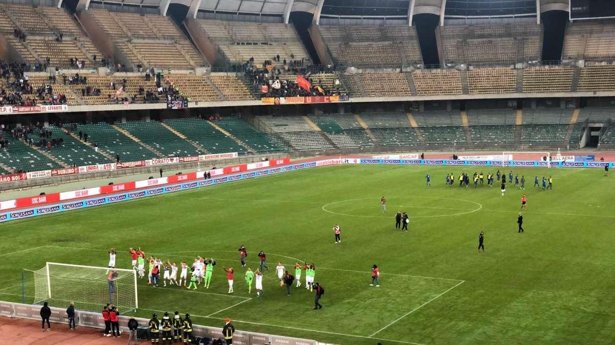 Awua-Antenucci regalano un mercoledì da tre punti al Bari: 2-0 al Catanzaro