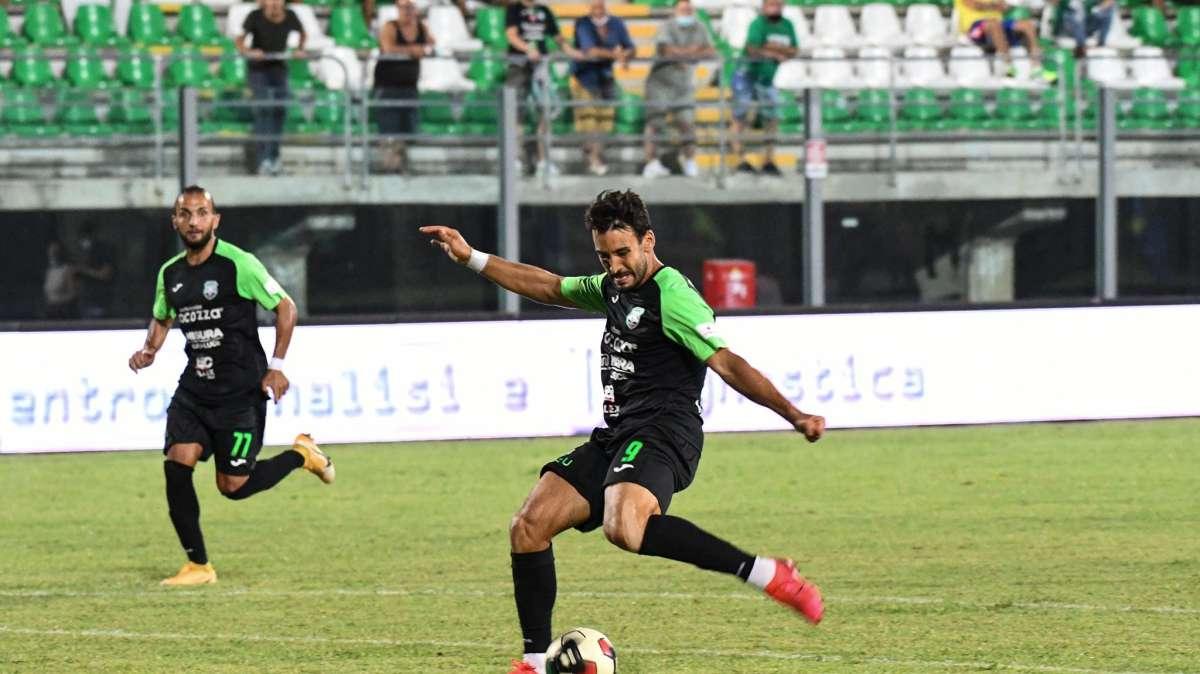 Monopoli, ecco il tris: Messina battuto 2-1 e primato consolidato. Decide Grandolfo