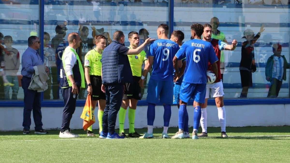 Brindisi, la società fa chiarezza sull’espulsione di Rajkovic: la nota ufficiale 