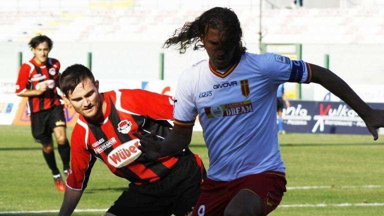 Il mercato a mezzanotte - Lecce, anche Agostinone verso l'addio. Bari, oggi Romizi al Vicenza. Bisceglie, ora è caccia al bomber. Foggia, priorità alle cessioni