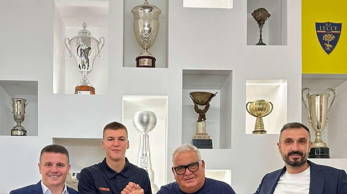 UFFICIALE - Lecce, accordo raggiunto con l’attaccante Milos Jovic