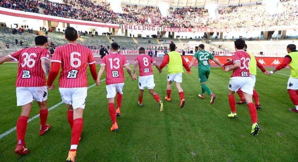 Avellino-Bari 1-0: un gol di De Vena estromette i galletti dalla poule scudetto. Annullati tre gol biancorossi
