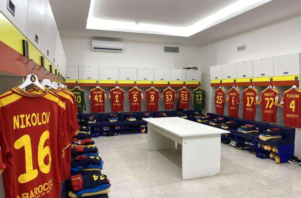 Le probabili formazioni di Lecce-Reggina: Dubbi sugli esterni per Baroni