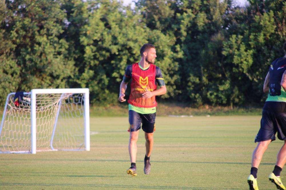 Lecce, Rispoli: "Manca l'adrenalina della partita. In casa serie tv e cucina"