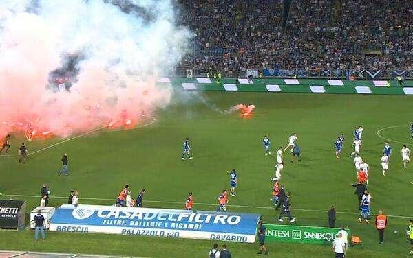 Brescia beffato al 95', in B rimane il Cosenza: caos a fine partita, giocatori bloccati