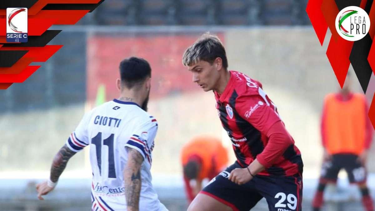 Foggia-Vibonese 0-0, i rossoneri non sanno più vincere. Dell'Agnello espulso nel finale