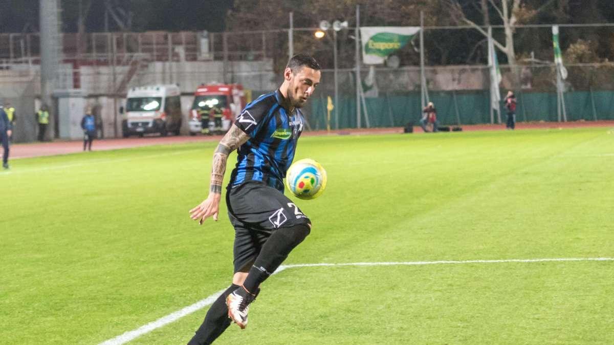 Calcio e beneficenza, all'asta le maglie da calcio