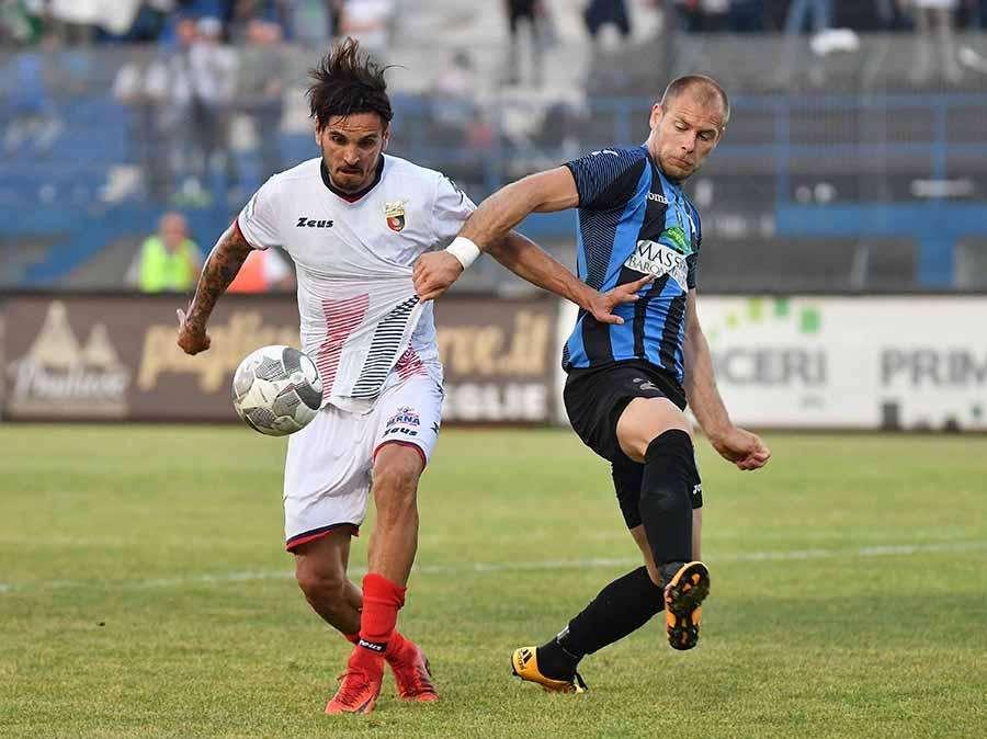 Foggia, tre calciatori ad un passo