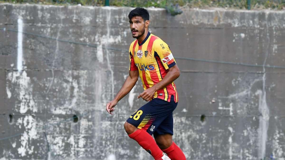 Lecce, risentimento al bicipite femorale per Tuia: salta anche la Reggina