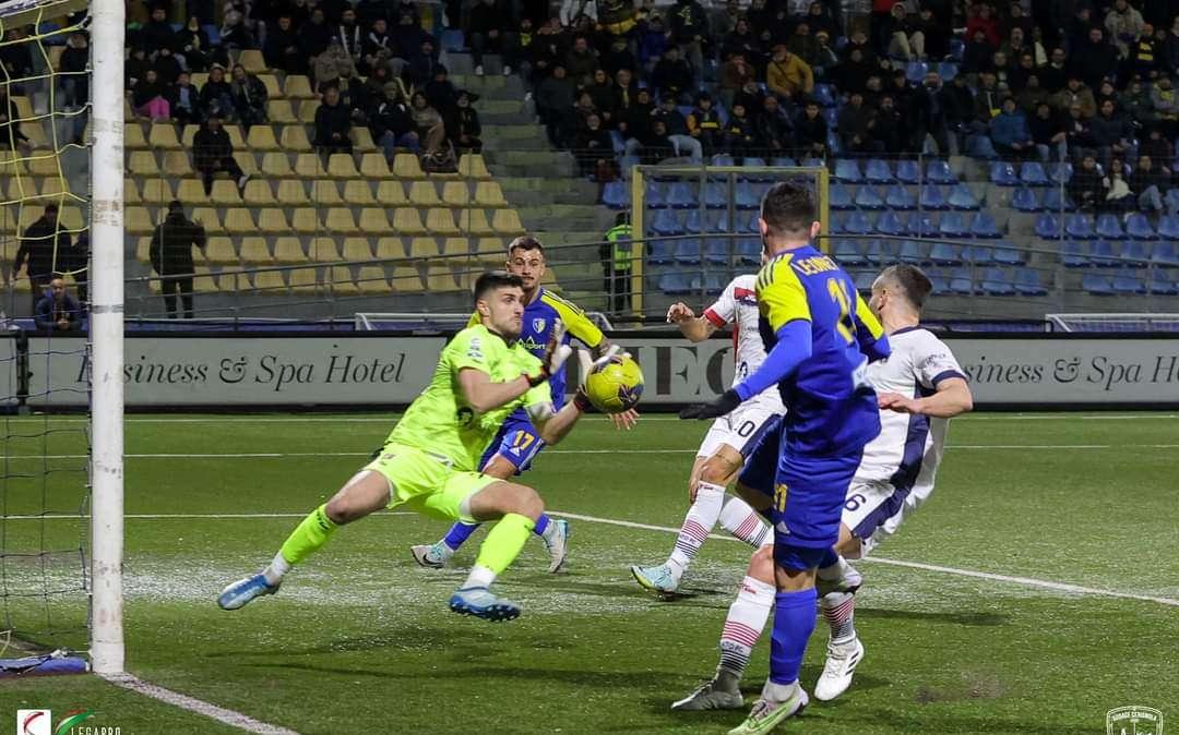 Cerignola-Taranto, il derby "ad occhiali": quarto 0-0 consecutivo