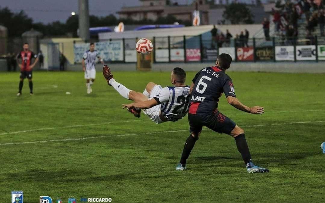 Fasano, l'eurogol di Cavaliere contro il Taranto il più bello della Serie D