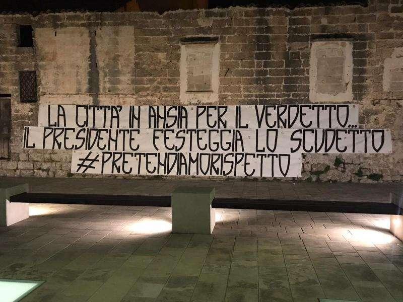 Nardò, striscione al veleno contro Donadei. Ma agosto resta mese clou