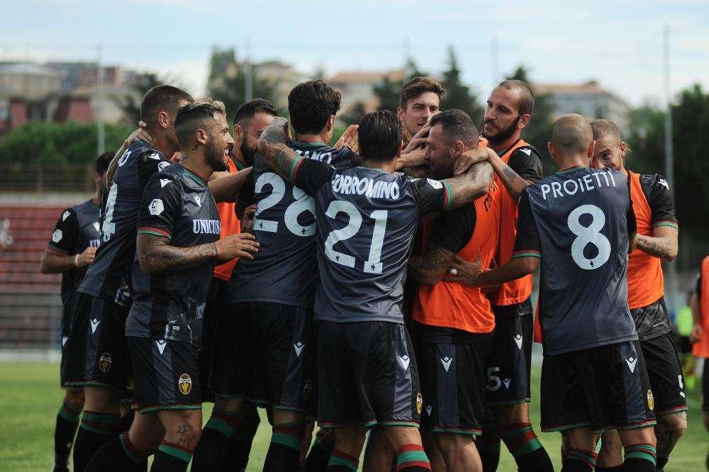Ternana, la sconfitta con la Virtus mette a rischio la posizione di allenatore e diesse