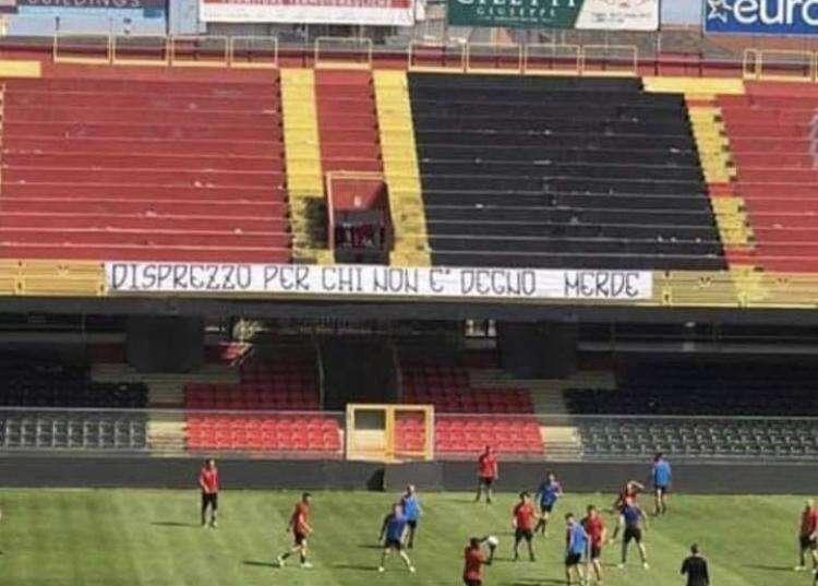 Foggia, striscione pesante della tifoseria
