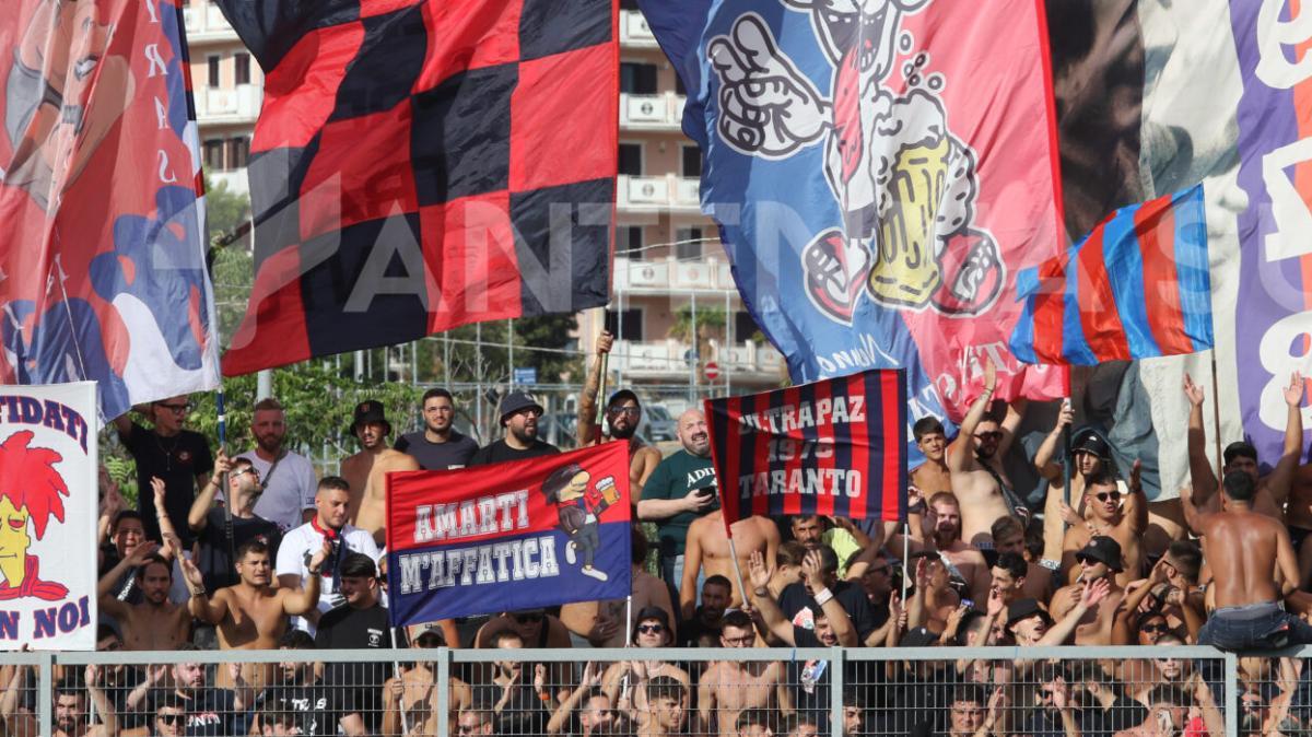 Taranto, la passione non conosce categorie: in 30 minuti polverizzati 400 abbonamenti